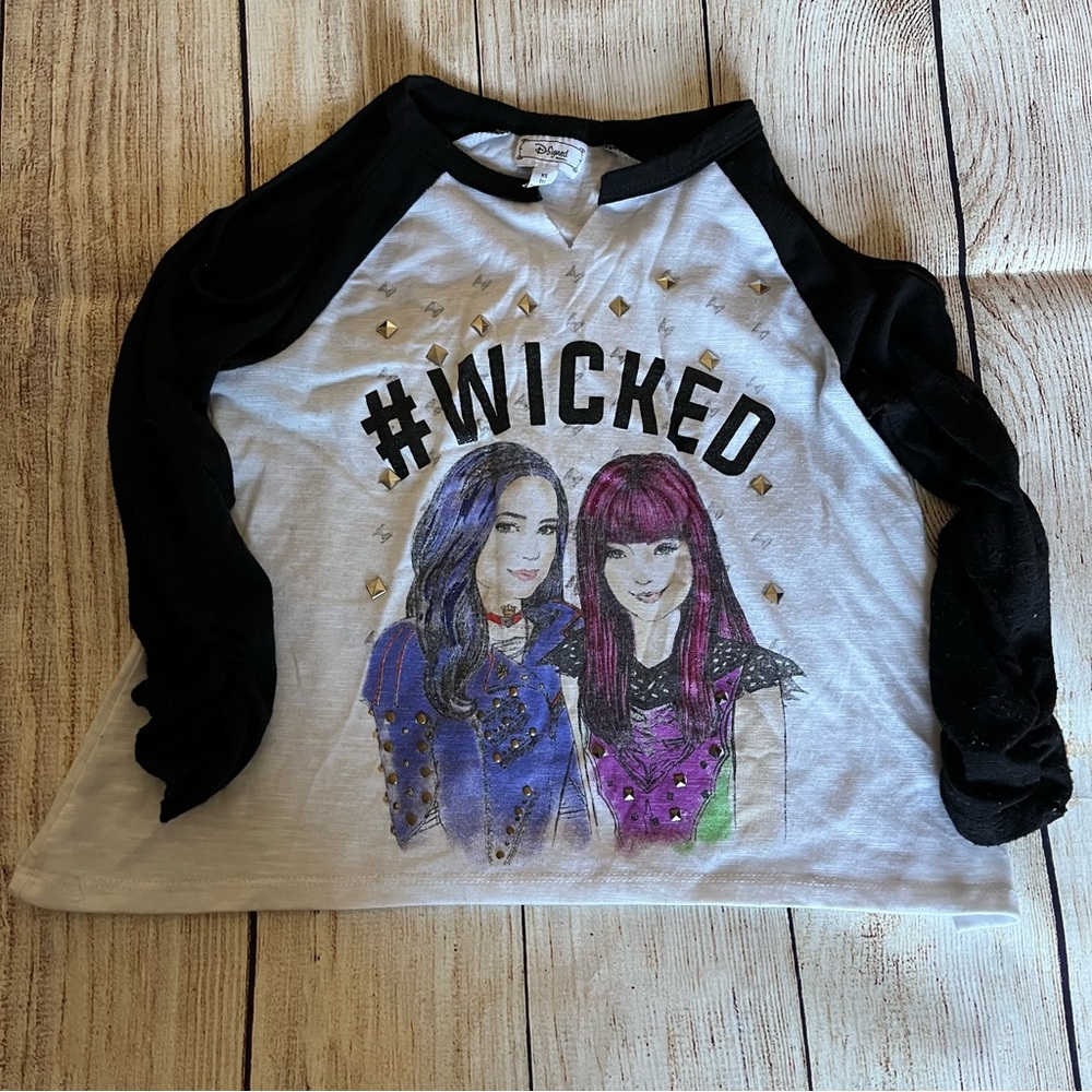 HTF Disney D’Signed Descendants #WICKED cold shoulder Tee 6/Small